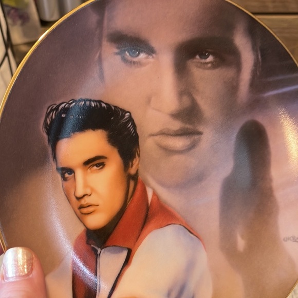 Elvis Presley Suspicious Minds Plate - Picture 3 of 8